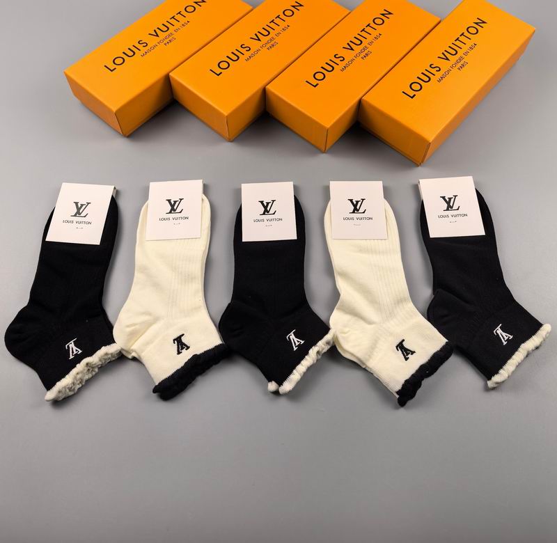 LV Socks 031016